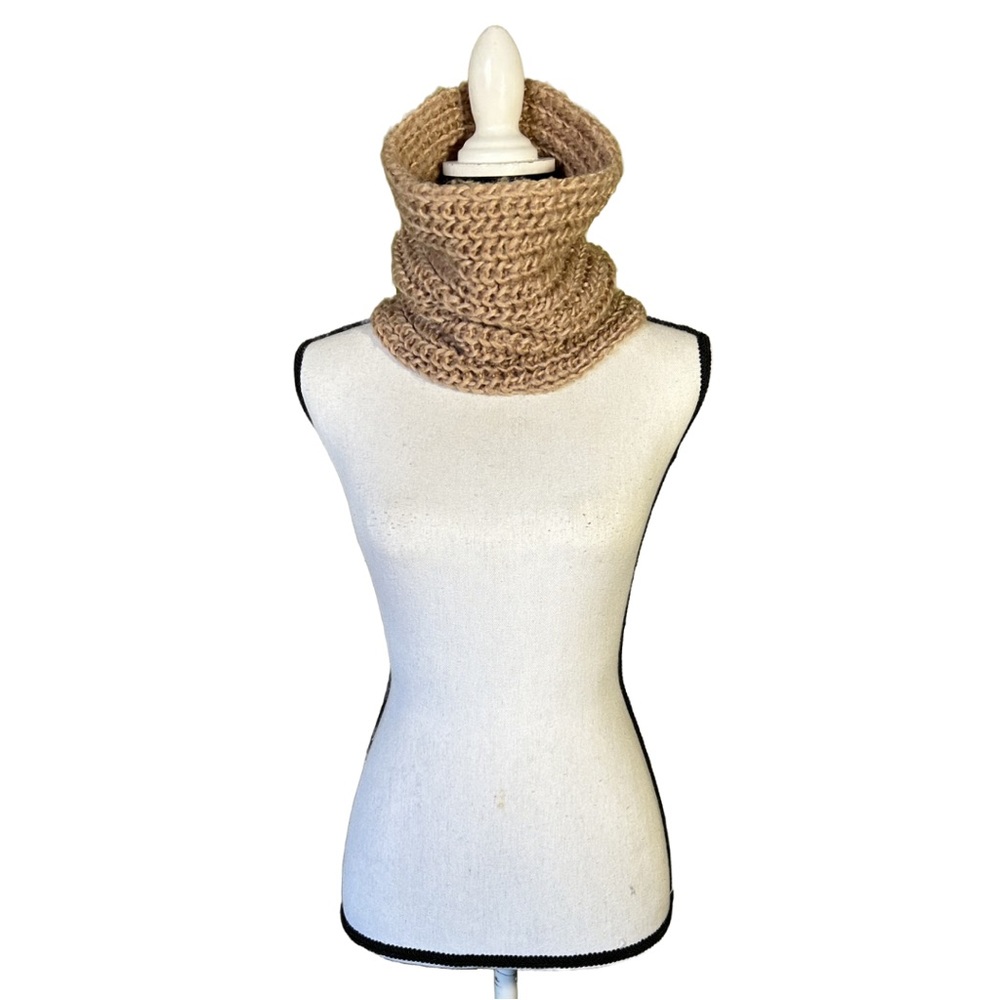 Unbranded Women’s Chunky Cable Knit Tan Neck Gaiter